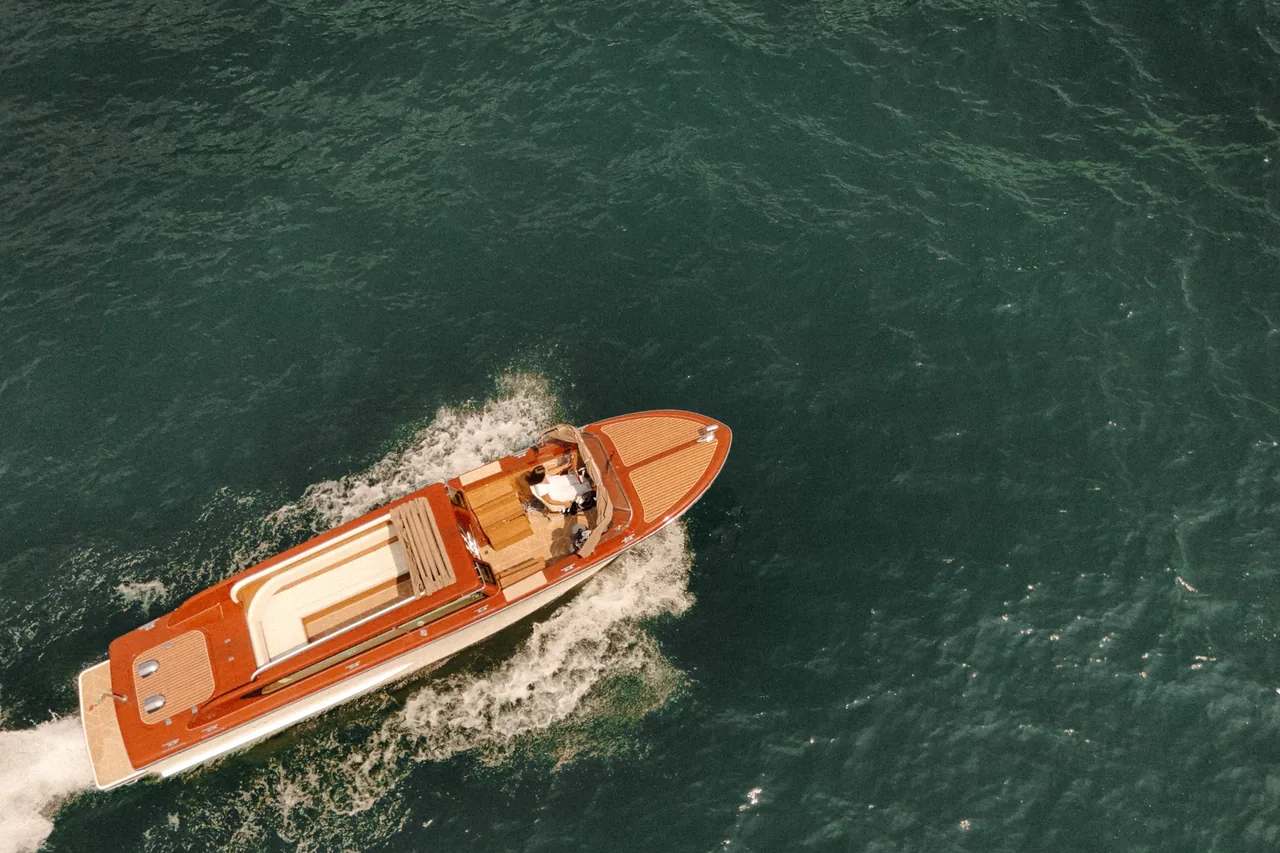 Seen from above: the open cockpit at the bow and the covered cabin behind it.